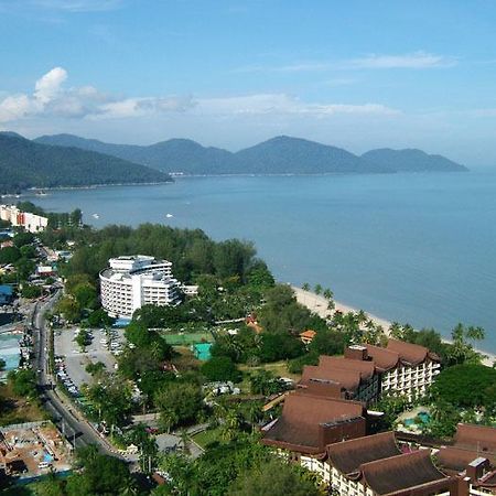 Susies Seaview Resort Suites At Sri Sayang Batu Ferringhi Room photo